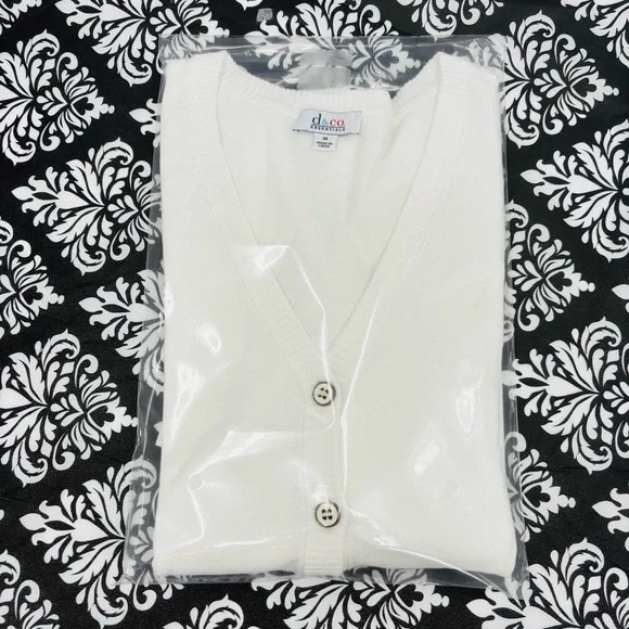 Denim&Co Essentials Short Sleeve White Button Down 2 Pockets Sweater Sz M NWOT - Picture 7 of 7